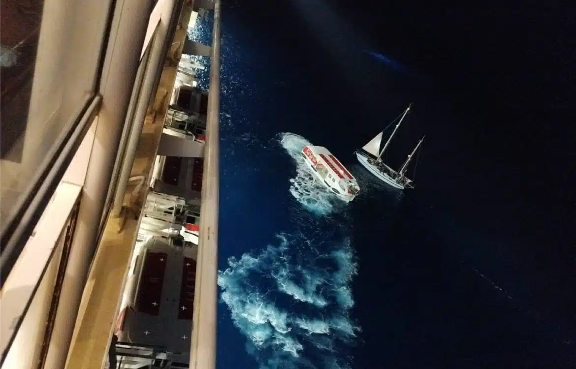 Dos malagueños de luna de miel en un crucero presencian el rescate de 60 inmigrantes en Grecia