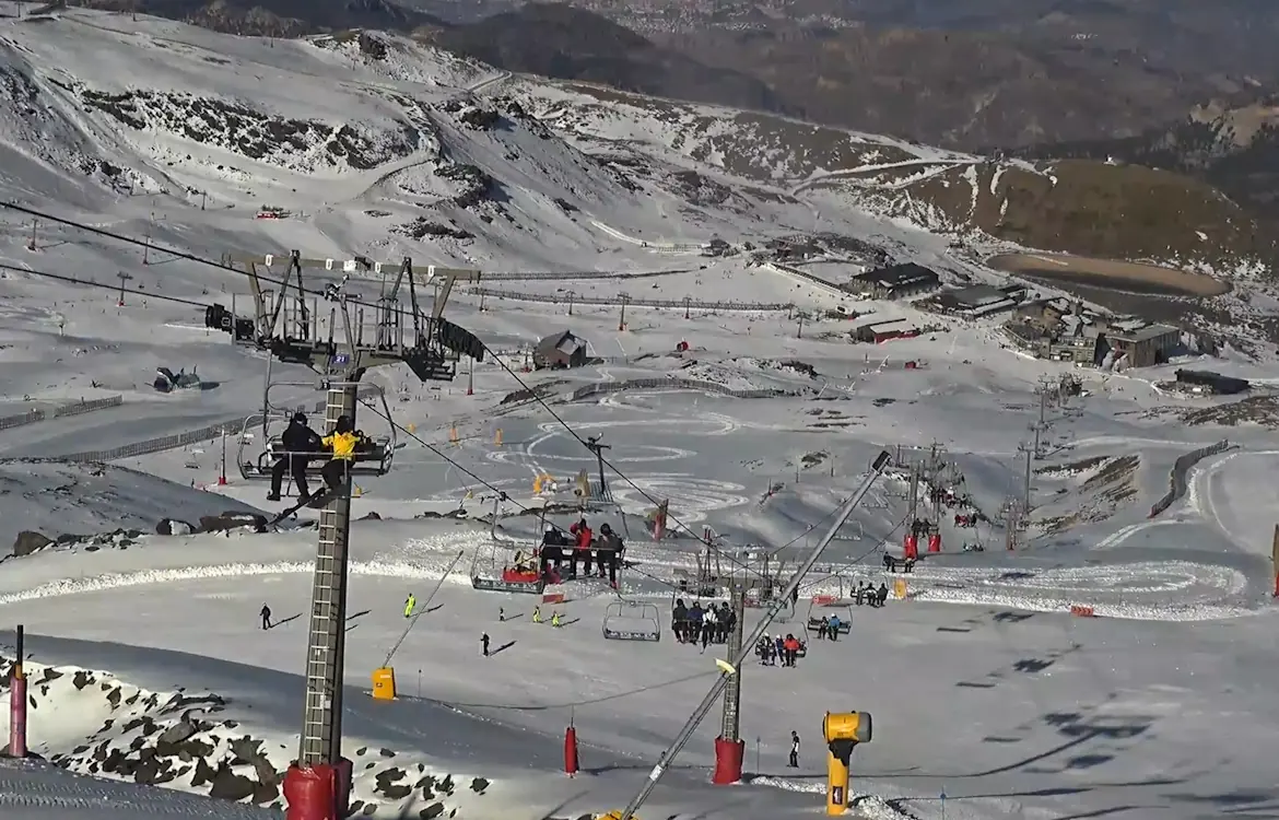 El personal de Sierra Nevada podrá cerrar el acceso cuando se llenen los parking