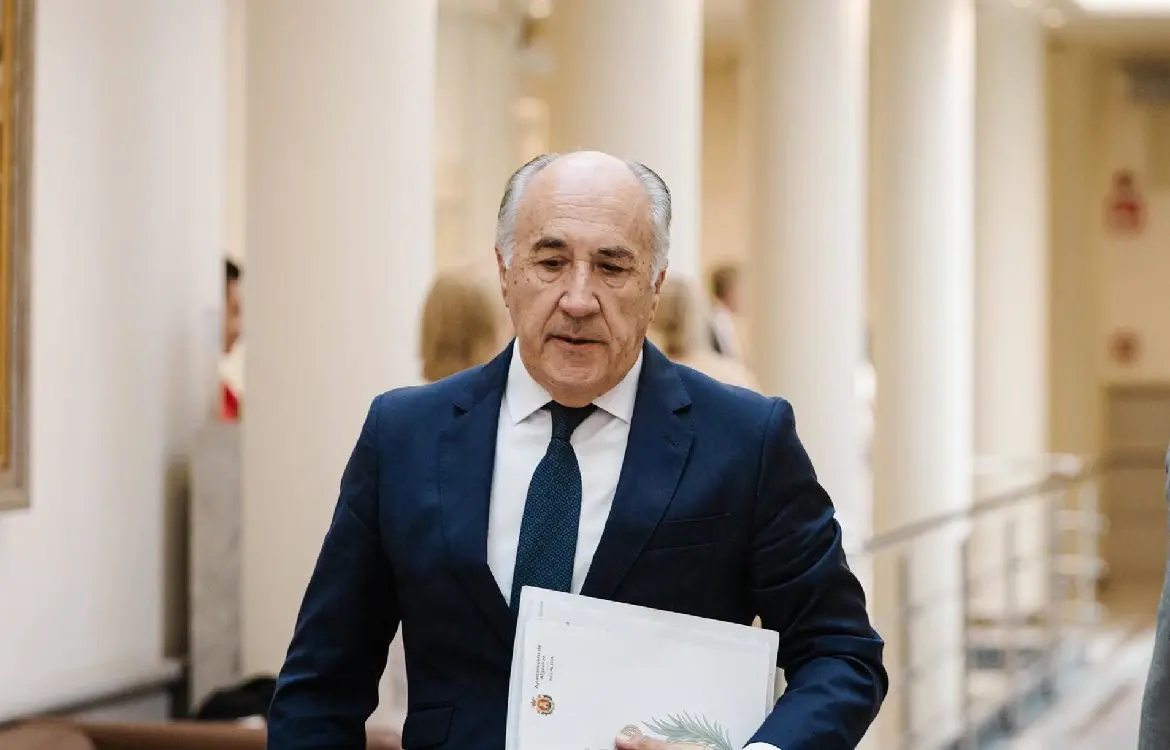 El alcalde de Algeciras renuncia temporalmente a su militancia del PP para defenderse ante la denuncia del PSOE